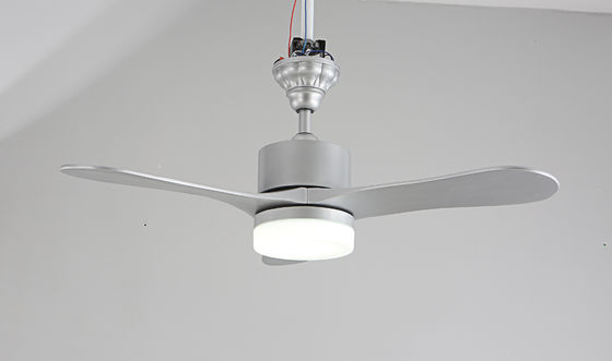 42 Inch Dimmable LED Ceiling Fan Warna Perak Remote Control Ditangguhkan Dipasang